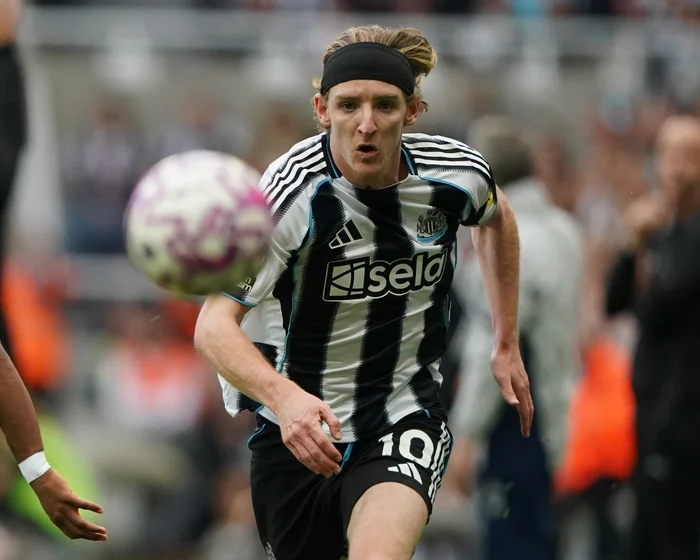 Gordon's Future in Doubt as Howe Comments on Transfers
