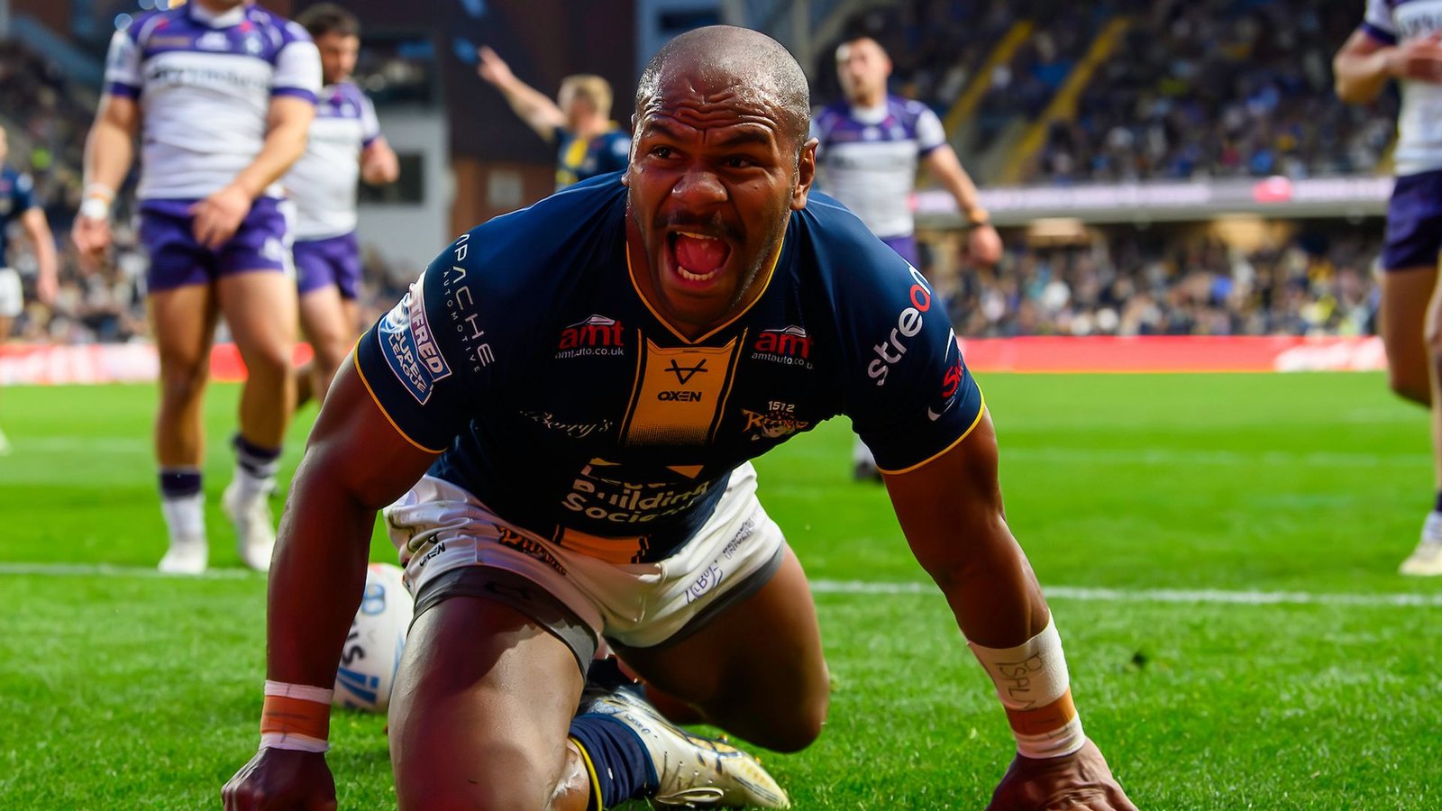 Leeds Rhinos and St Helens Secure Dominant Wins in Super League