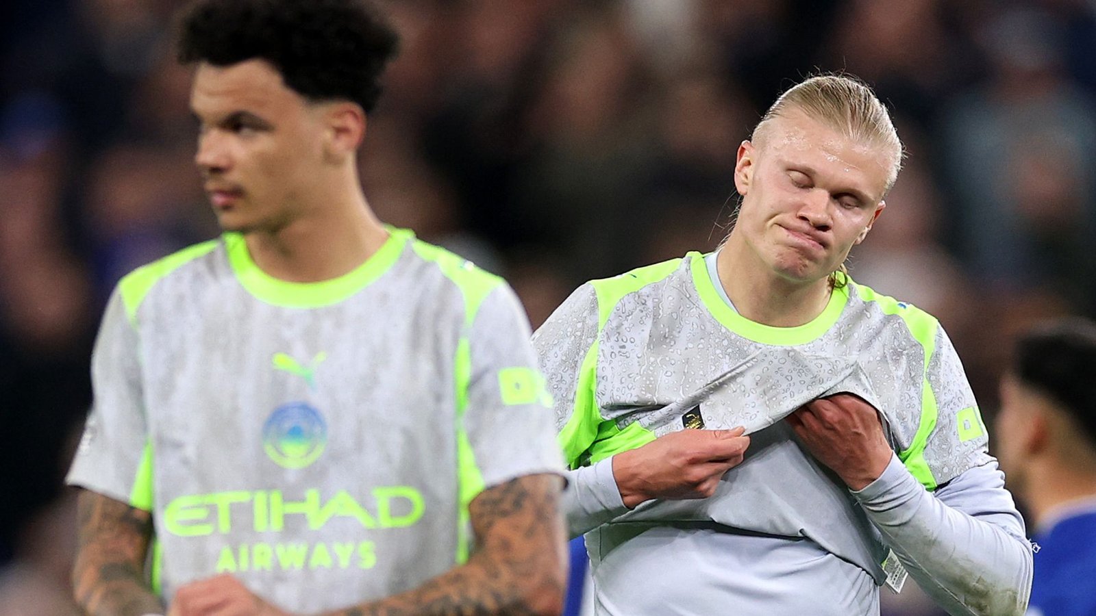 Man City Clings to Late Draw Against Everton, Arsenal Gains Edge