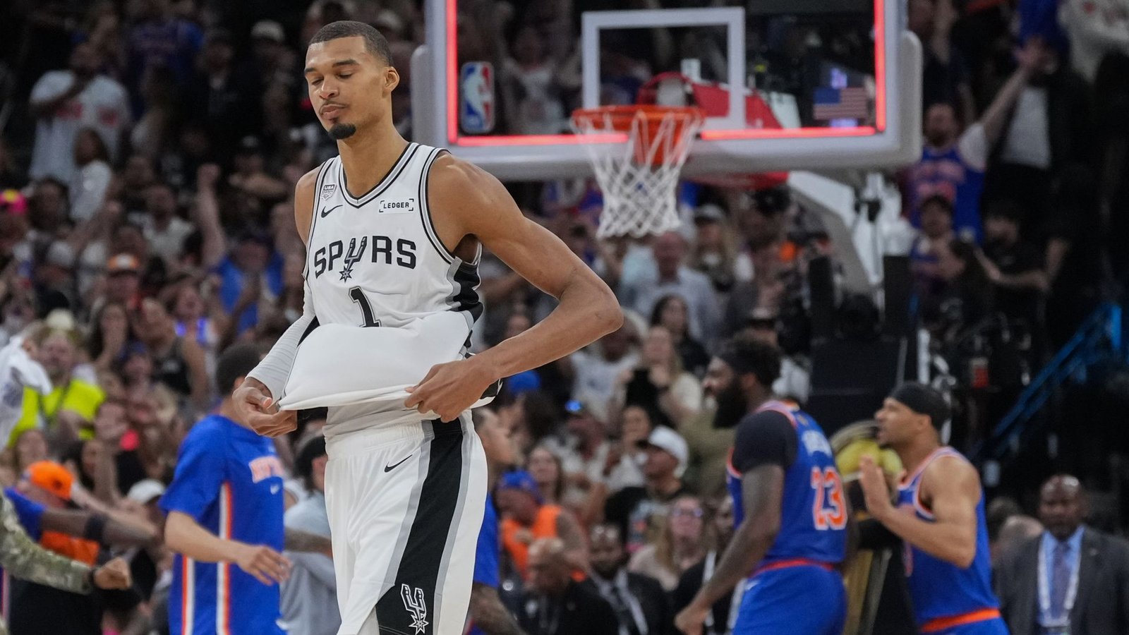 Knicks Take 2-0 Lead Over Spurs in Thrilling NBA Finals Clash