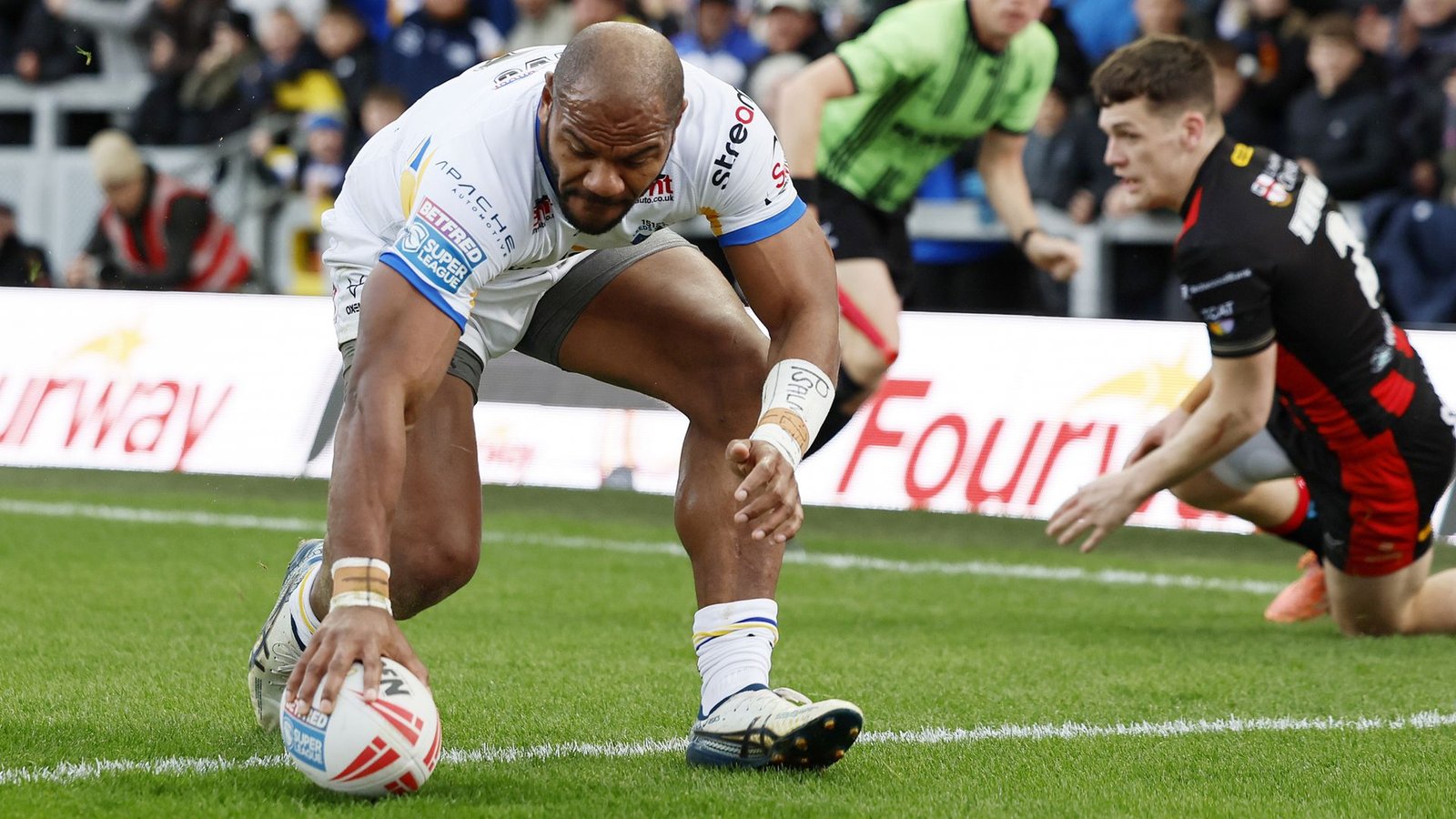 Leeds Rhinos Surge to Super League Summit with Sivo's Brace